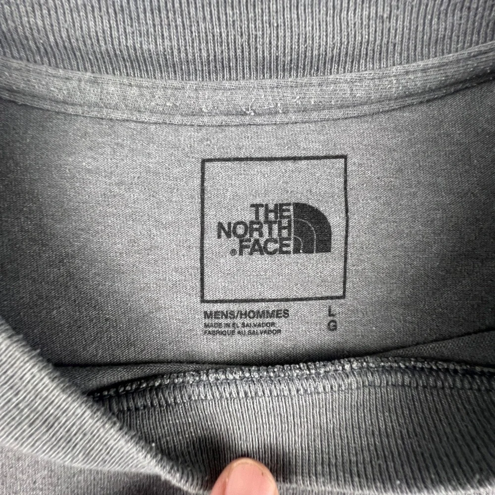 The North Face T-Shirt Mens‎ Large Gray Logo Patch Short Sleeve Gorpcore Casual